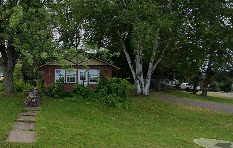 Hiawatha Souvenir and Coffee Shop - Building Still There (newer photo)